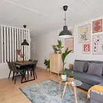 Luxury - Family Friendly - Central - Cozy- Balcony