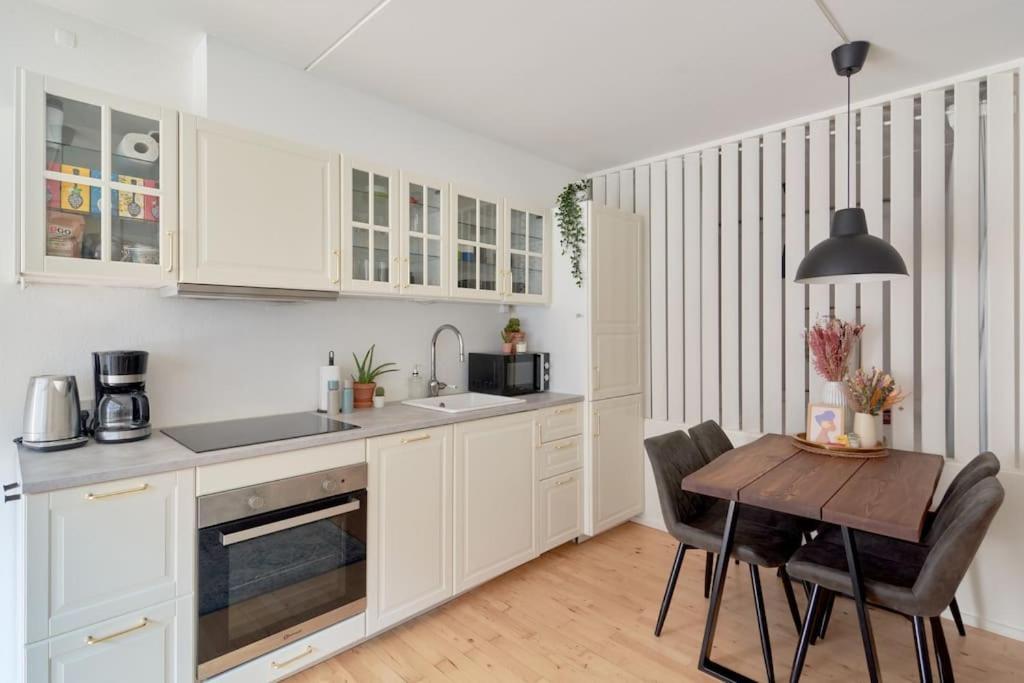 Luxury - Family Friendly - - Cozy- Balcony *